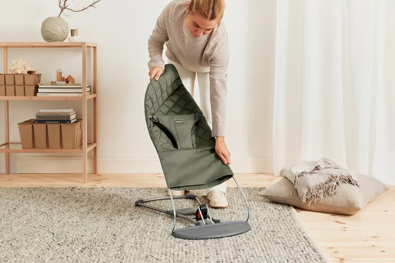 Babybjörn Wipstoeltje Bliss Donkergrijs Frame | Geweven Klassieke Quilt Donkergroen - Image 9