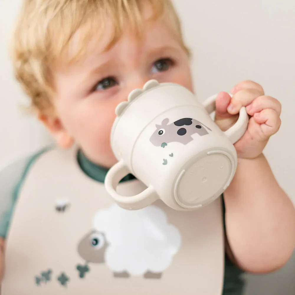 Done By Deer Siliconen Tuit Drinkbeker | Tiny Farm Sand - Image 2