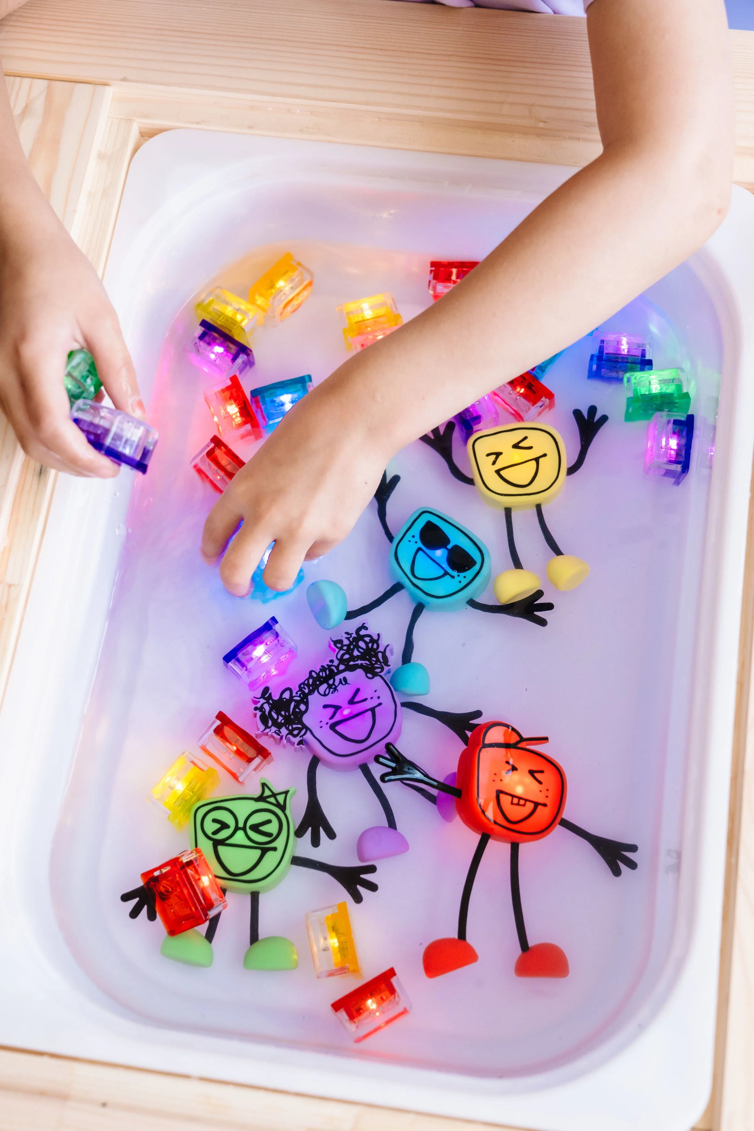 Glo Pals Light Up Cubes Badspeelgoed Oranje Rood | Elmo - Image 7