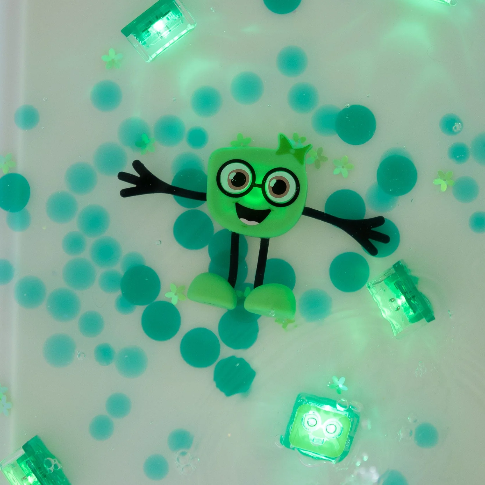 Glo Pals Light Up Sensory Toy Badspeeltje Groen | Pippa - Image 2