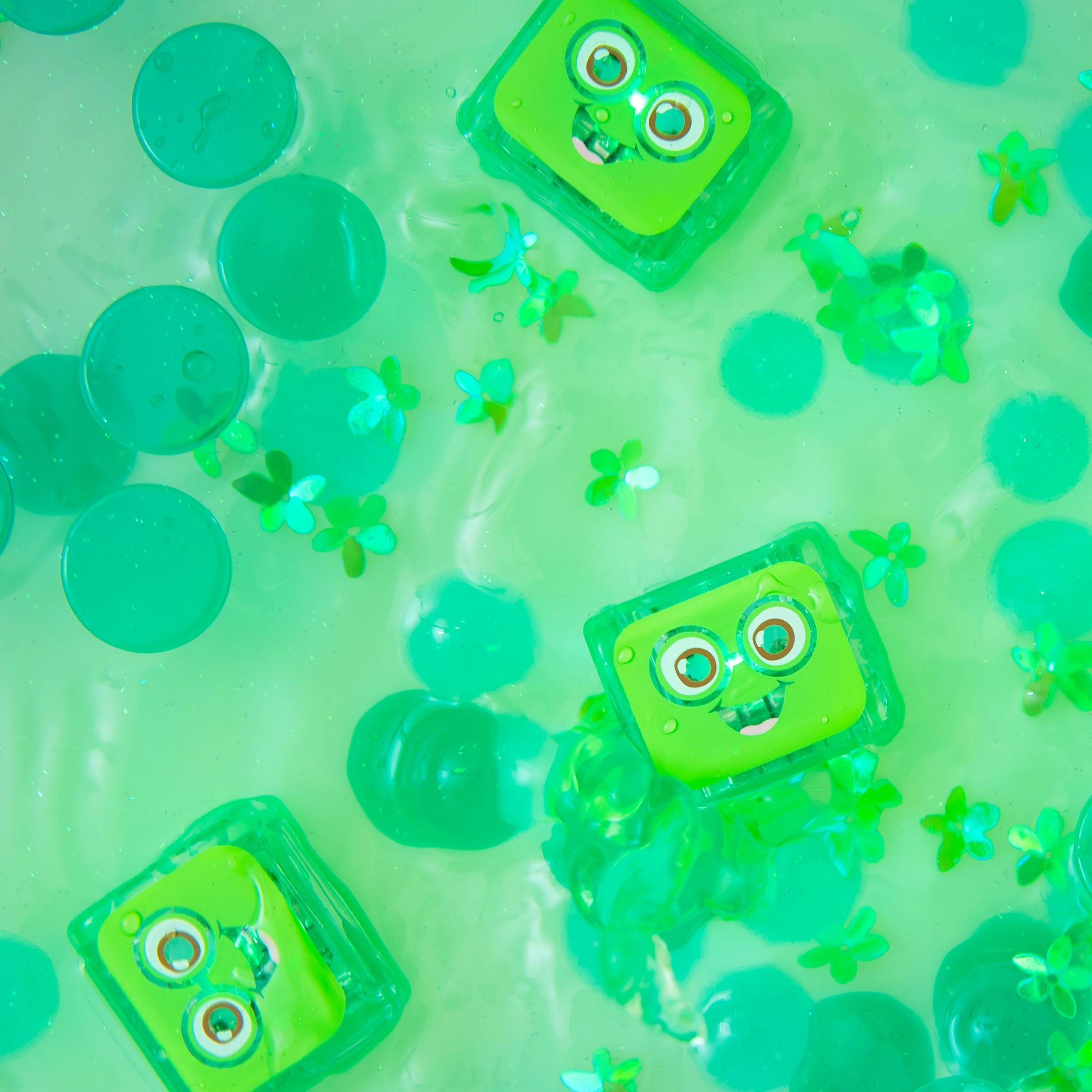 Glo Pals Light Up Sensory Toy Badspeeltje Groen | Pippa - Image 3