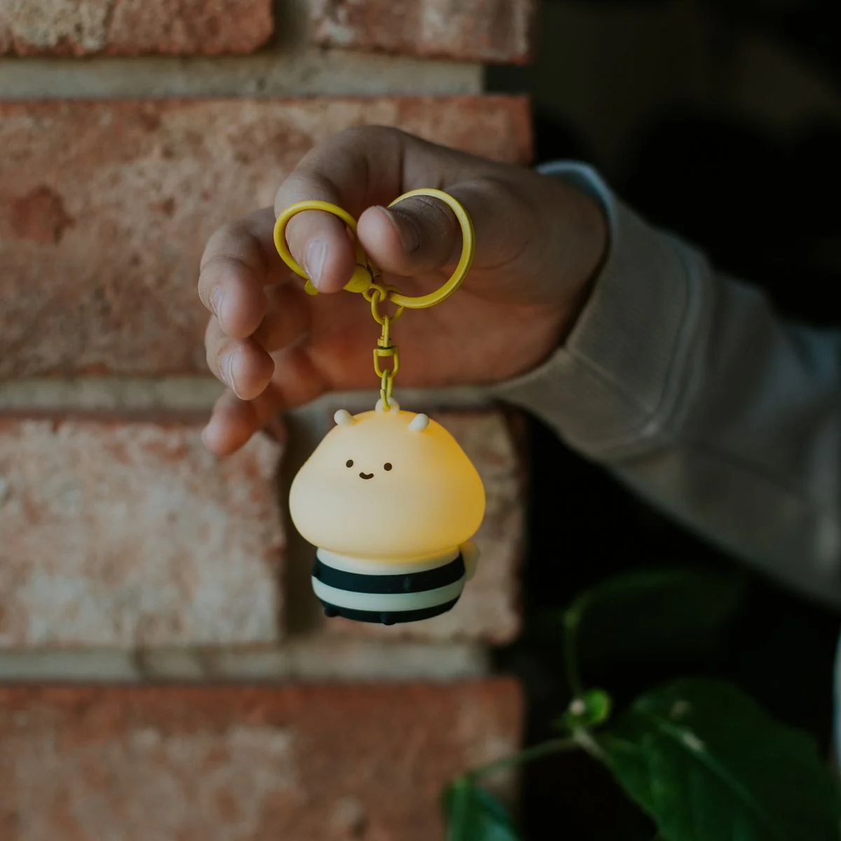Mary's Ledy Keychain | Little Bee (1 uit assortiment) - Image 2