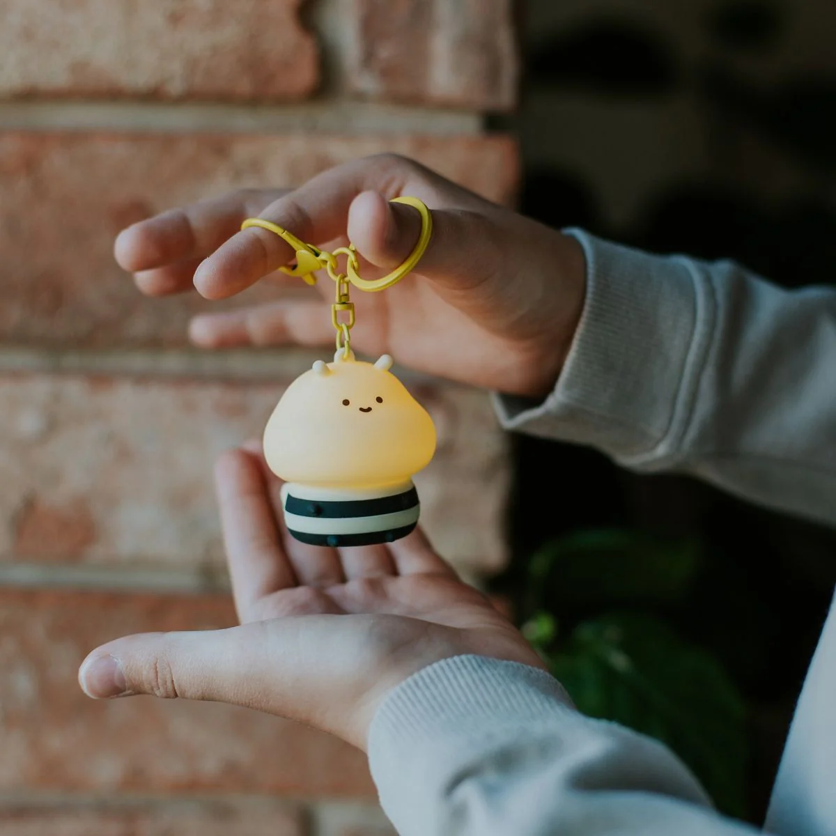 Mary's Ledy Keychain | Little Bee (1 uit assortiment) - Image 3