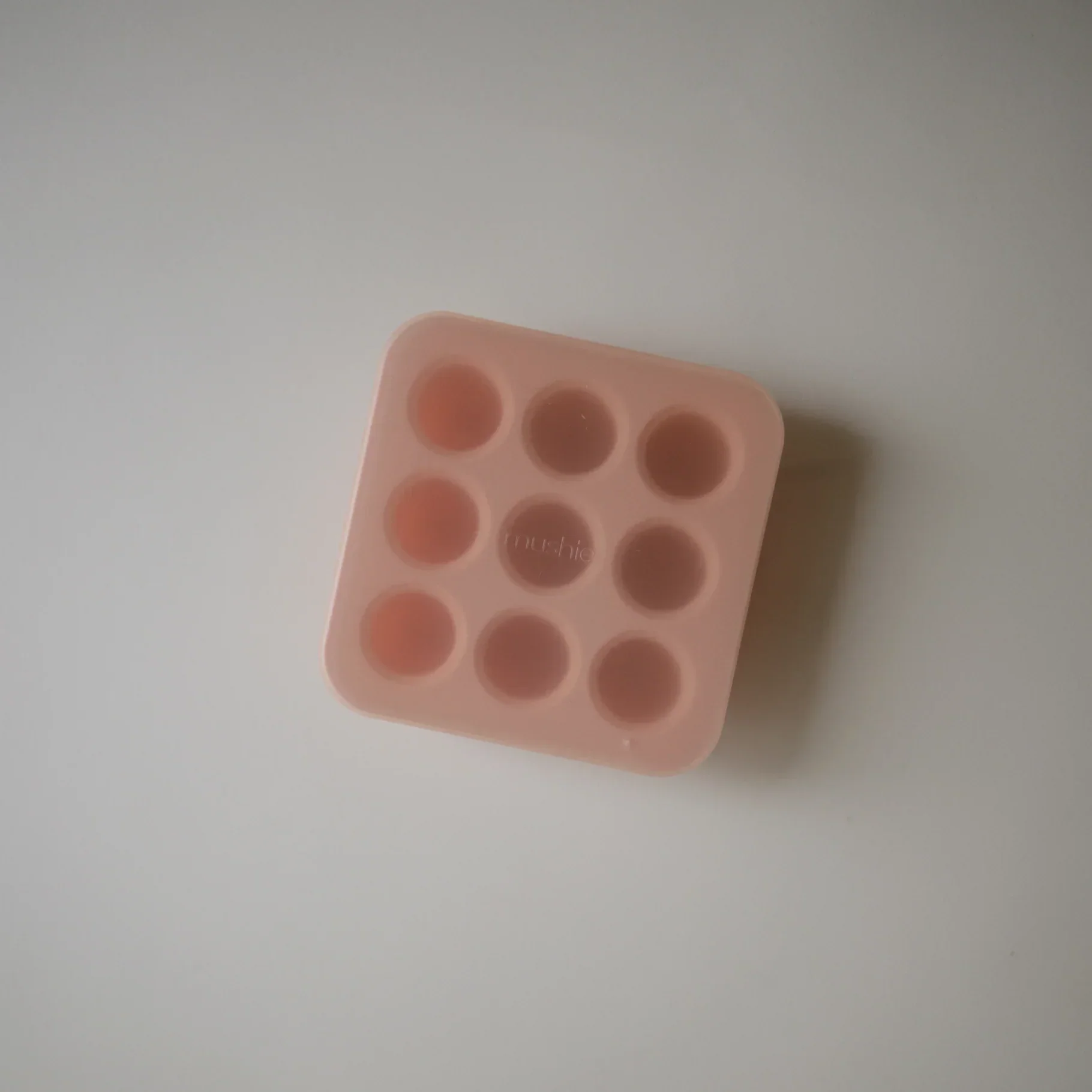 Mushie Diepvries Tray Feeder | Blush - Image 2