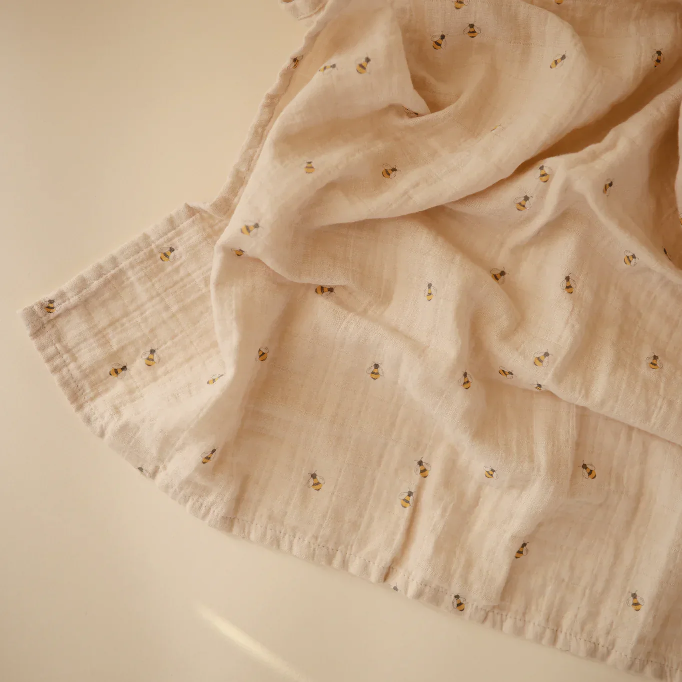 Mushie Hydrofiel Doek 120x120cm | Bees - Image 4