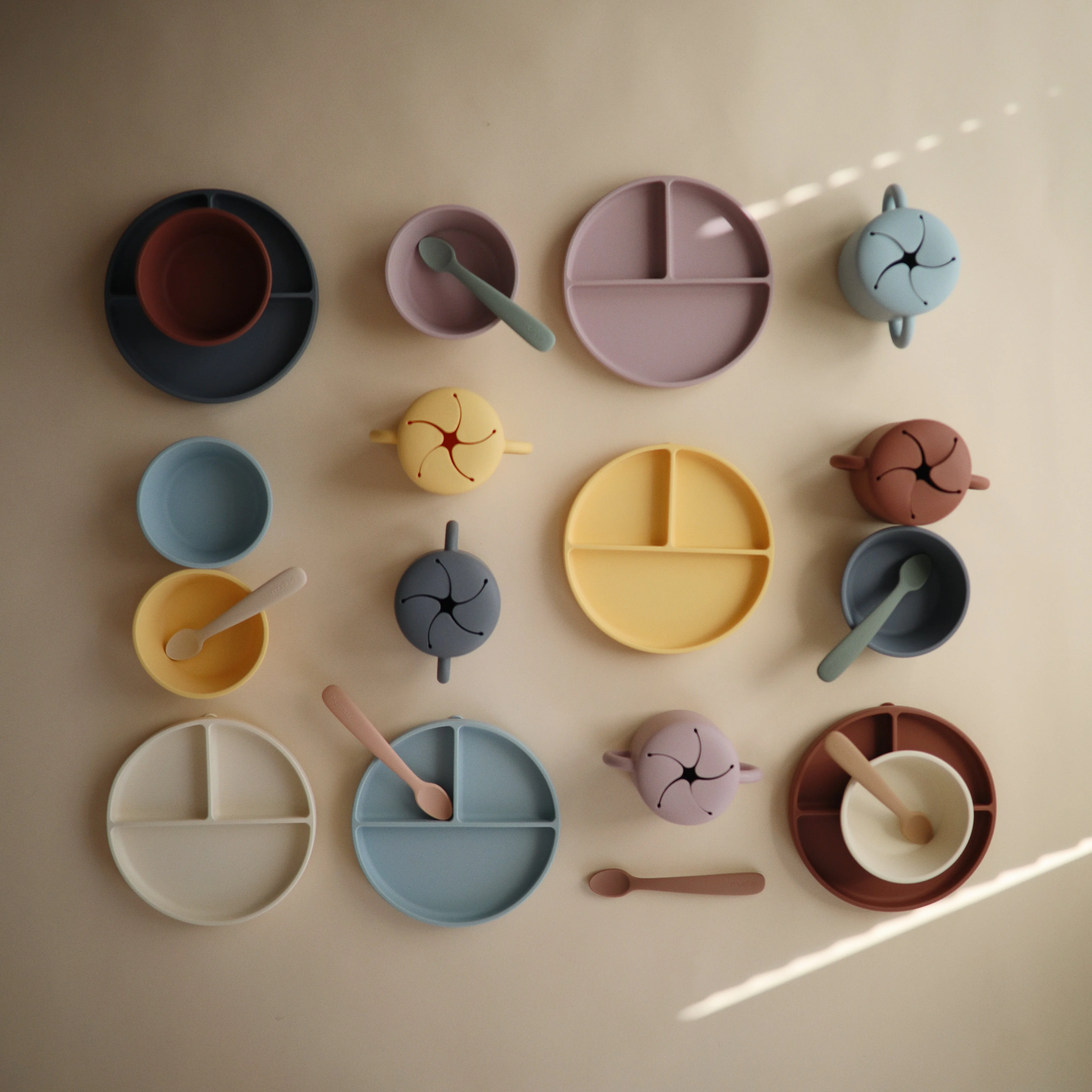Mushie Siliconen Bord Rond Met Zuignap | Powder Blue - Image 3