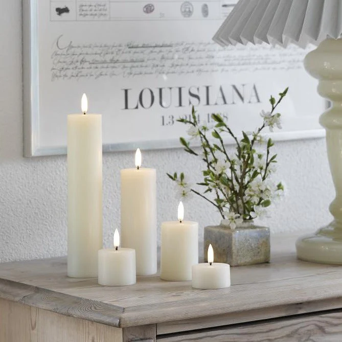 Uyuni LED Kaars Pillar Melted Candle 5x4,5 cm | Nordic White Smooth - Image 2